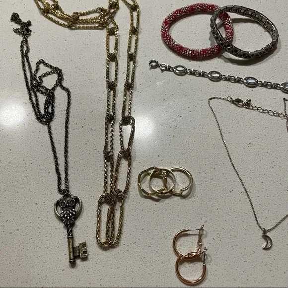 Jewelry bundle! Necklaces, earrings, rings, bracelets - Picture 2 of 3